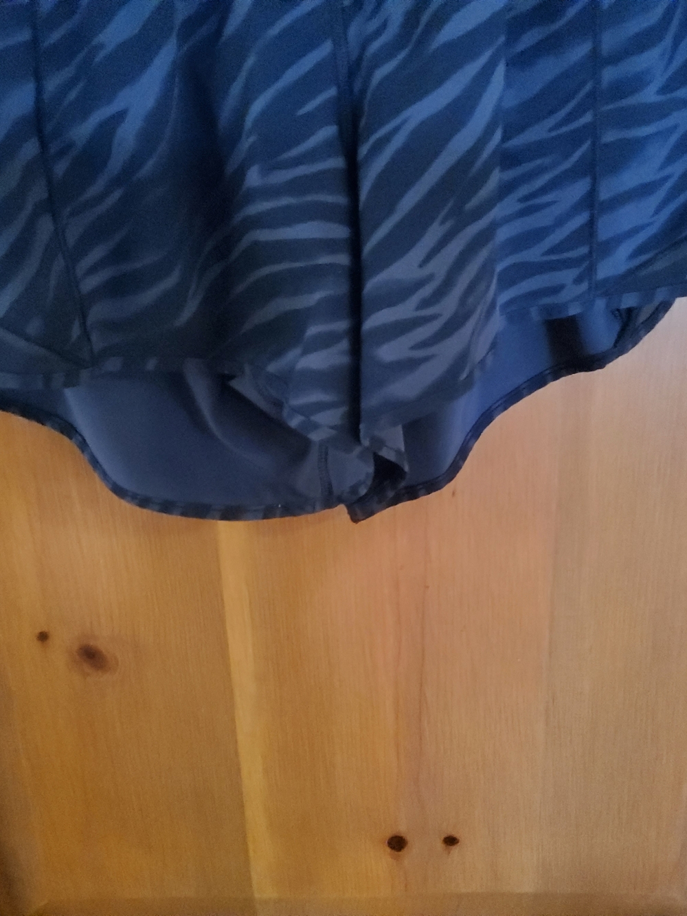 Lululemon Hotty Hot Low Rise Lined Short Size 10 EUC - Picture 2 of 8
